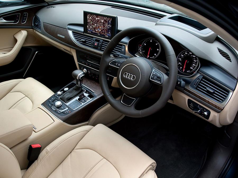 Торпедо Audi A6 3.0 TDI Quattro Sedan (4G, C7) 2011 года  (UK) (фото 7 из 13)